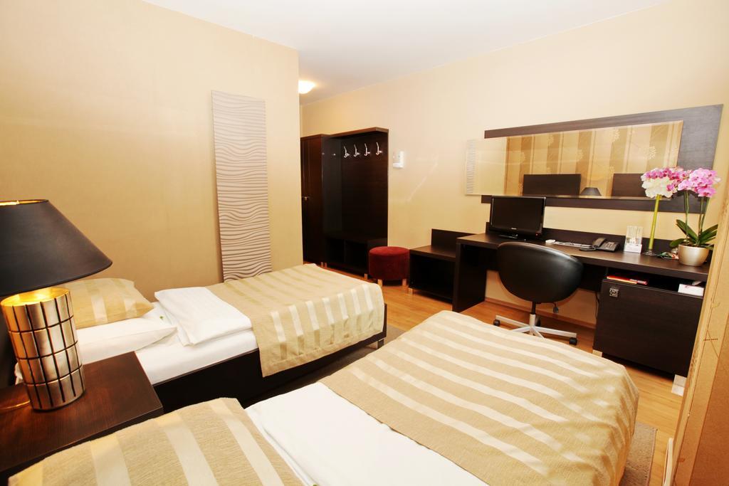 City Hotel Nitra With Free Parking 객실 사진