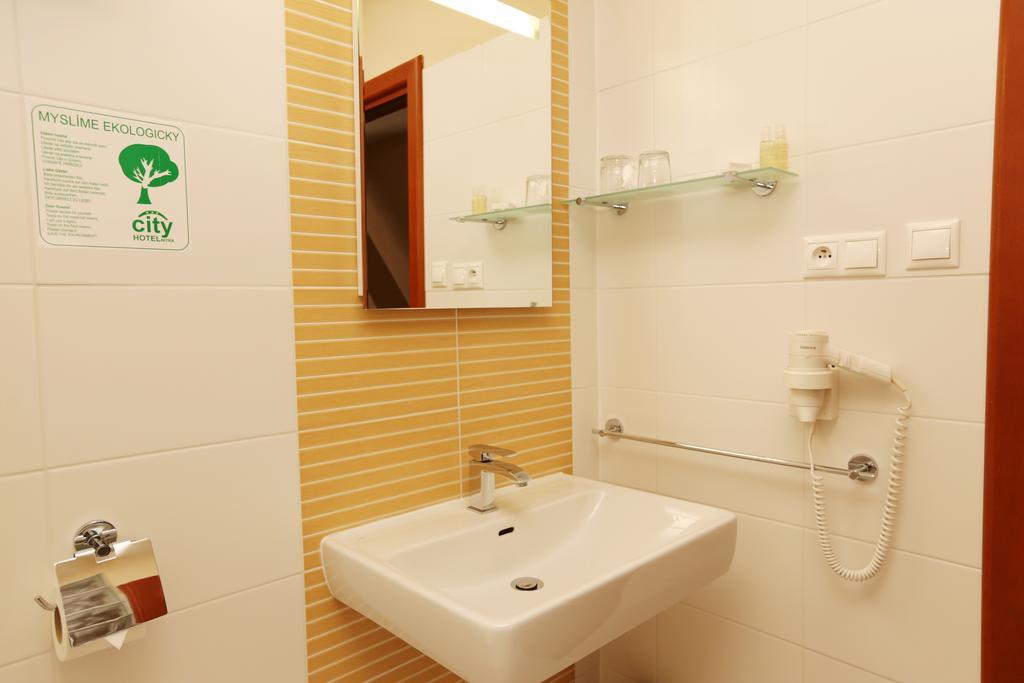City Hotel Nitra With Free Parking 외부 사진
