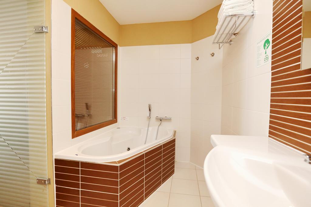 City Hotel Nitra With Free Parking 외부 사진