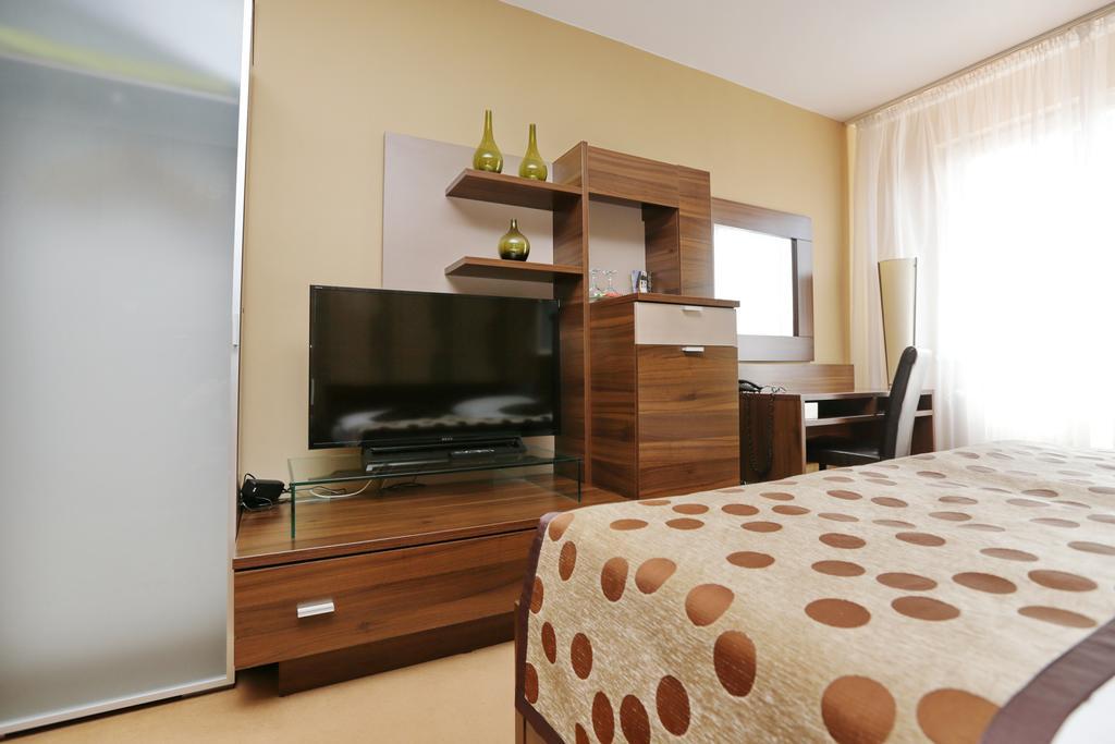 City Hotel Nitra With Free Parking 외부 사진